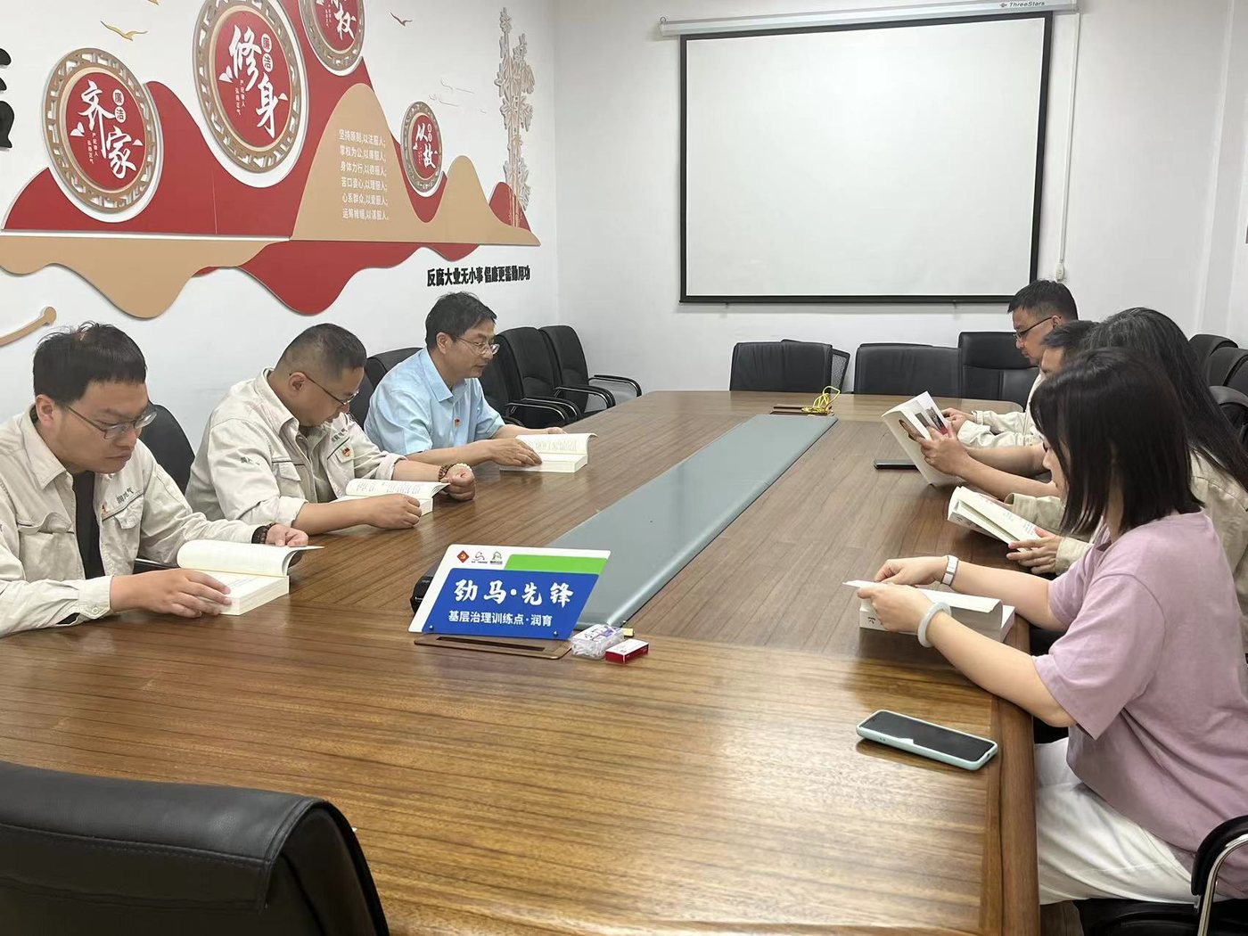 润育党支部依托“劲马·先锋”基层治理训练点开展读书学习活动